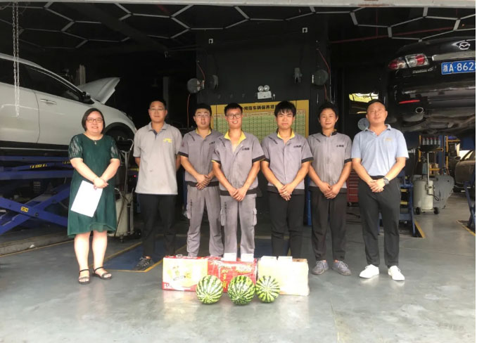 炎炎夏日，小拇指開展門店員工送清涼活動(dòng)，絲絲關(guān)愛入心田_08.jpg