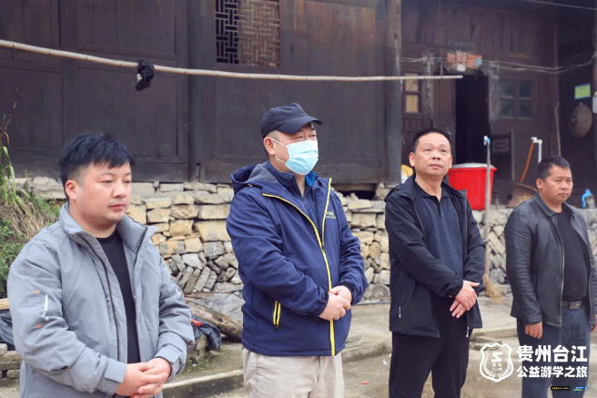 冷秋送溫暖，關(guān)愛貧困村-——小拇指“金勾俱樂部貴州臺(tái)江公益游學(xué)之旅”結(jié)束行程_12.gif