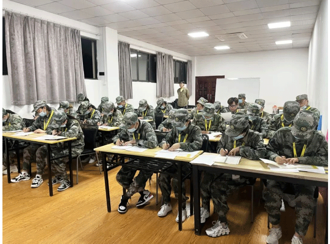 這期小拇指“特訓(xùn)營”學(xué)習(xí)，居然治好了他的職業(yè)焦慮！_06.gif