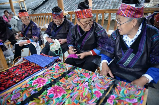 貴州臺(tái)江“鄉(xiāng)村振興研究院”正式掛牌，小拇指公益事業(yè)再上新臺(tái)階_10.jpg